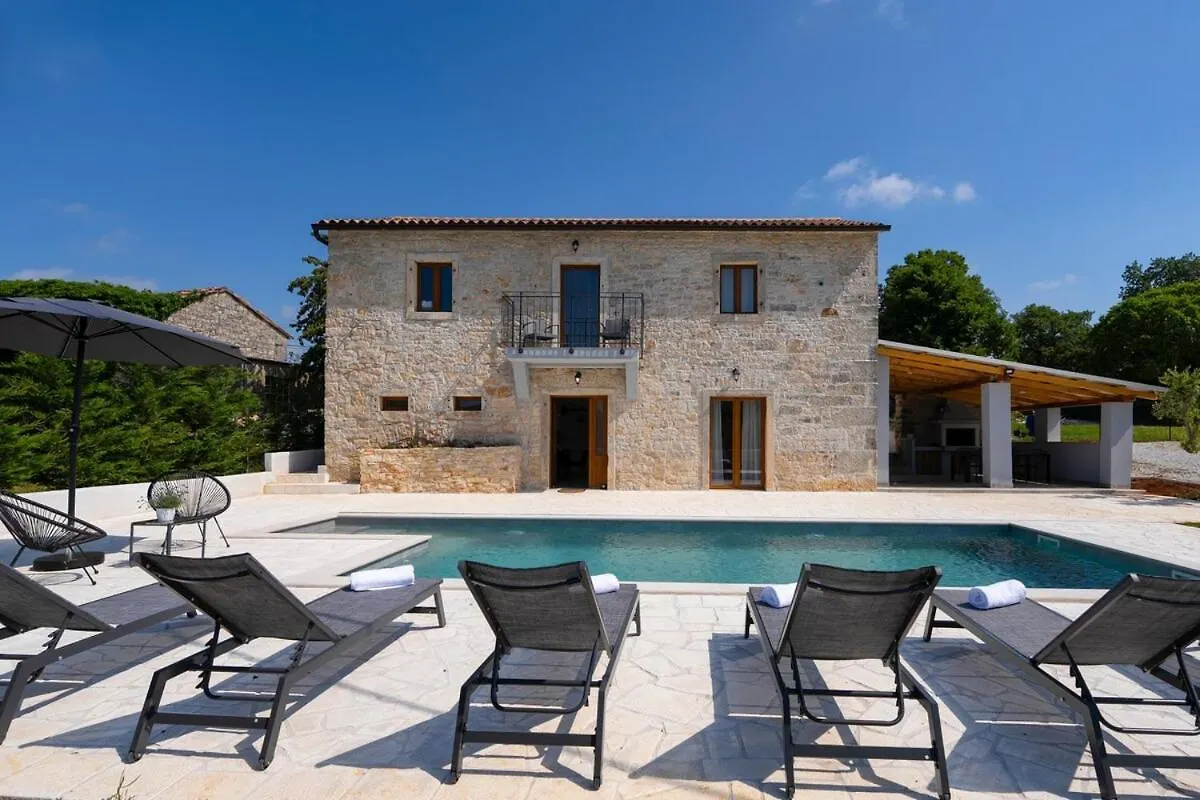 Villa Valeria Majkusi